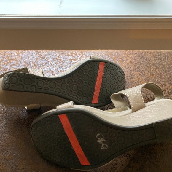 Anne Klein Taupe Wedge - Picture 4 of 4